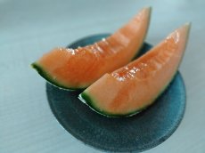 画像1: 【2026年度　予約注文・送料無料・６月発送】糖度保証15度以上 　凪農園 砂地育ちの濃厚マルセイユメロン（赤肉） (1)